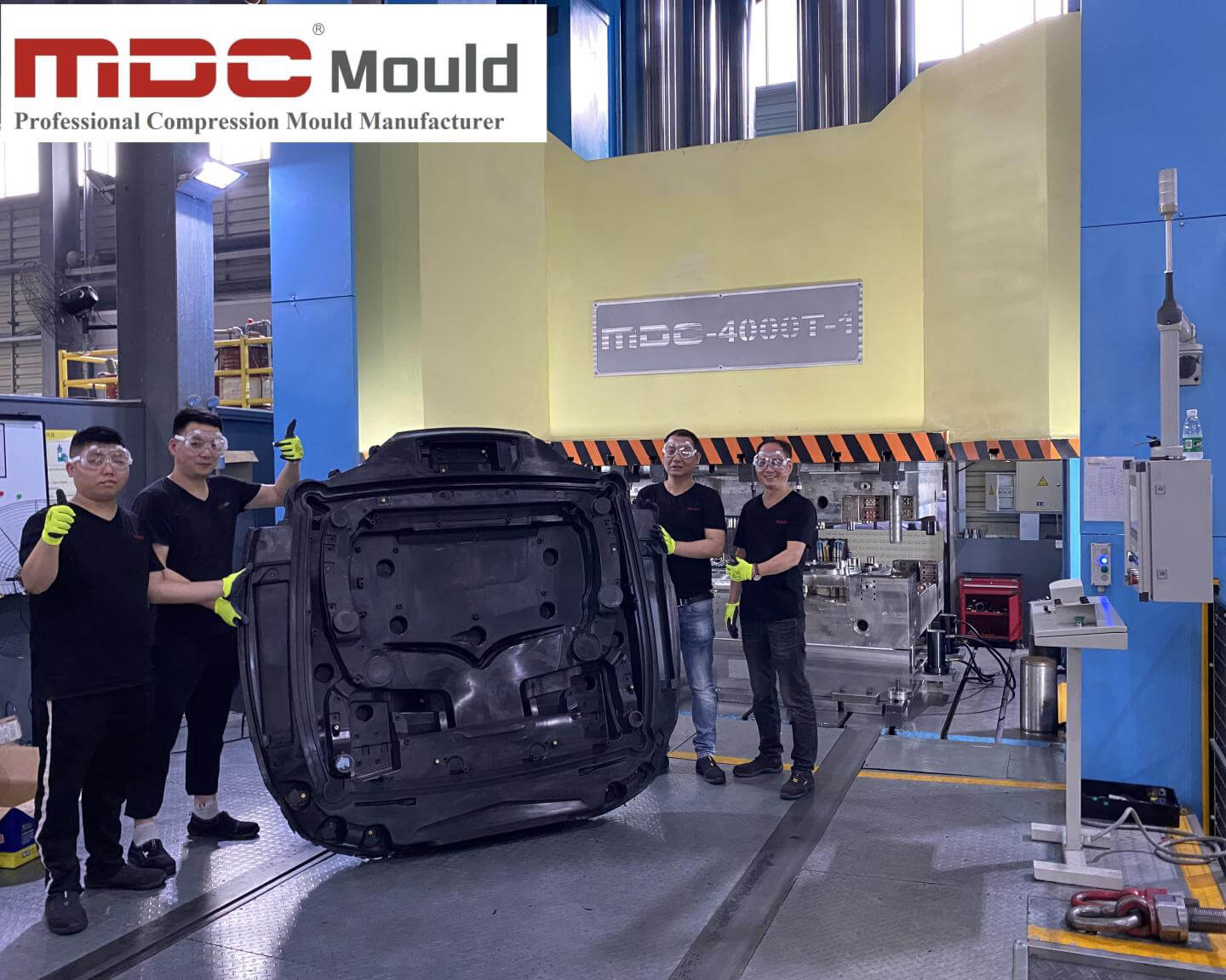 熱壓模壓拖拉機(jī)車頂